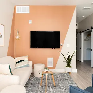  Holiday home Colorful Western Vibe - Walk Everywhere - Zuni Lofts United States
