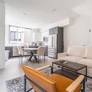  Holiday home Elegant Townhome In United States